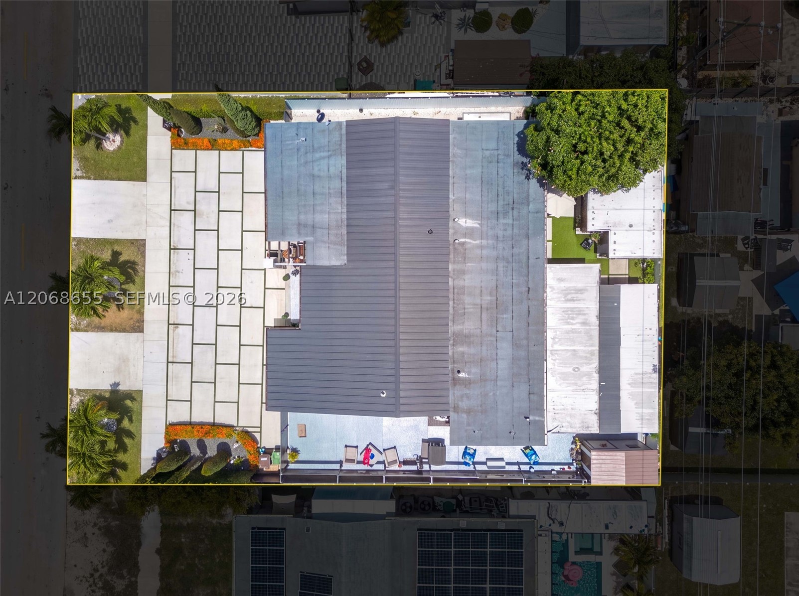 700 W 51st Pl, Hialeah FL 33012