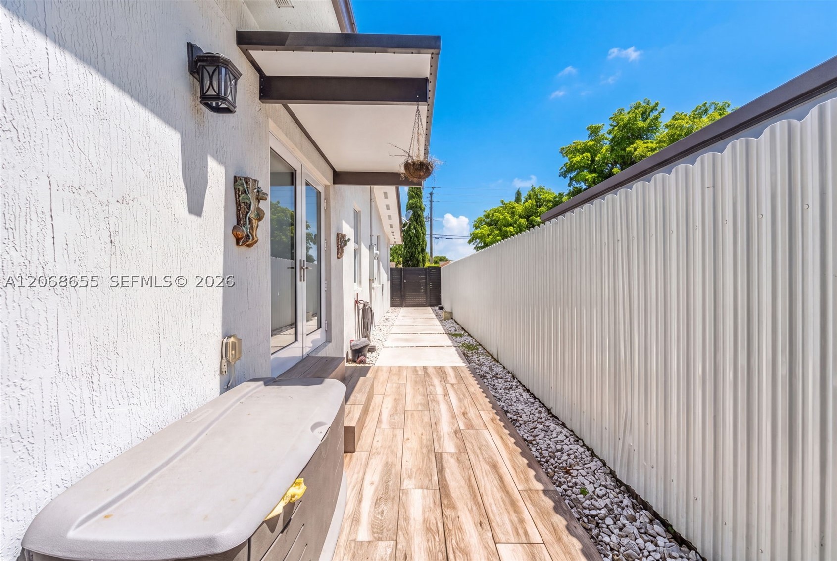 700 W 51st Pl, Hialeah FL 33012