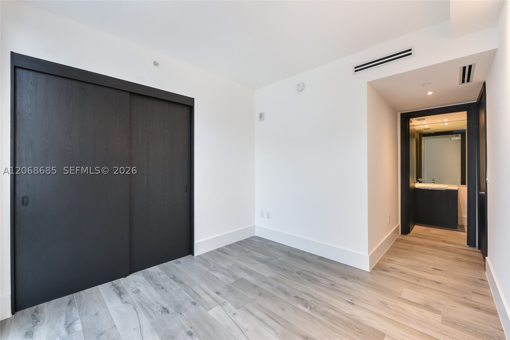 1010 Brickell Ave #3905, Miami FL 33131