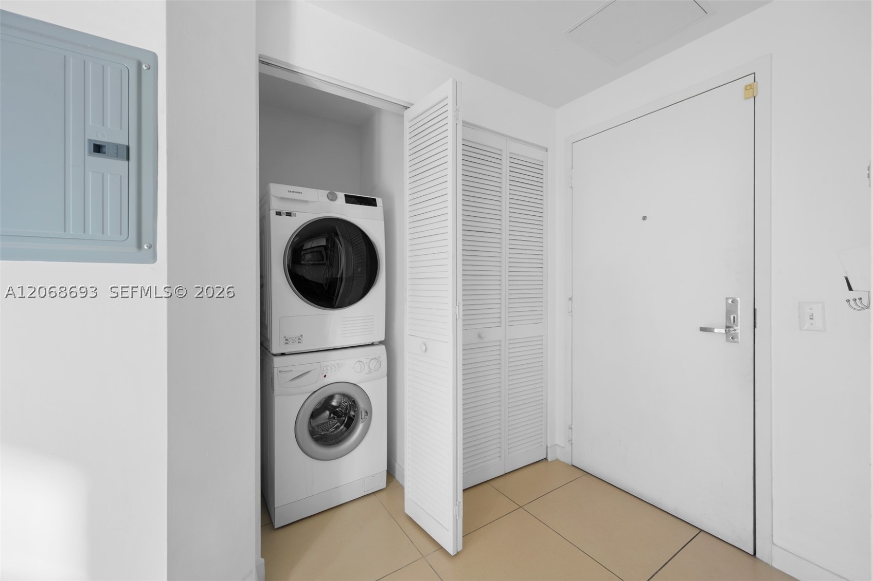 300 S Biscayne Blvd #L-1214, Miami FL 33131