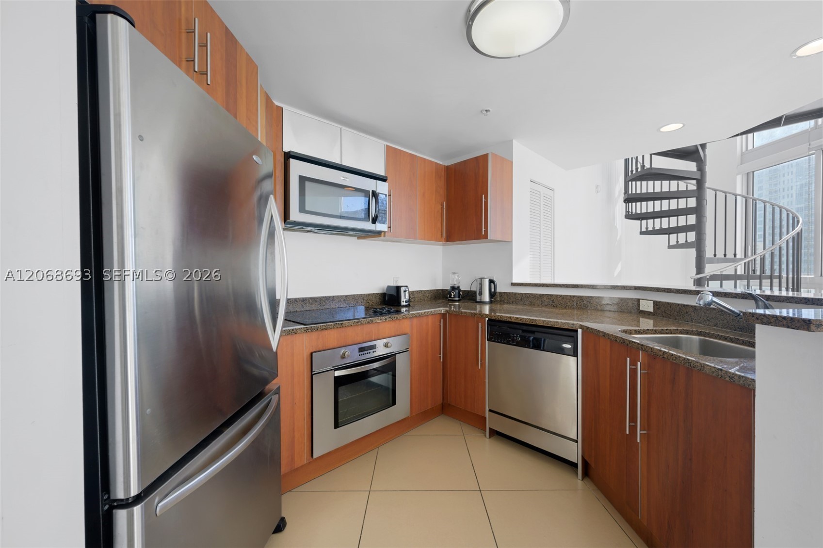 300 S Biscayne Blvd #L-1214, Miami FL 33131