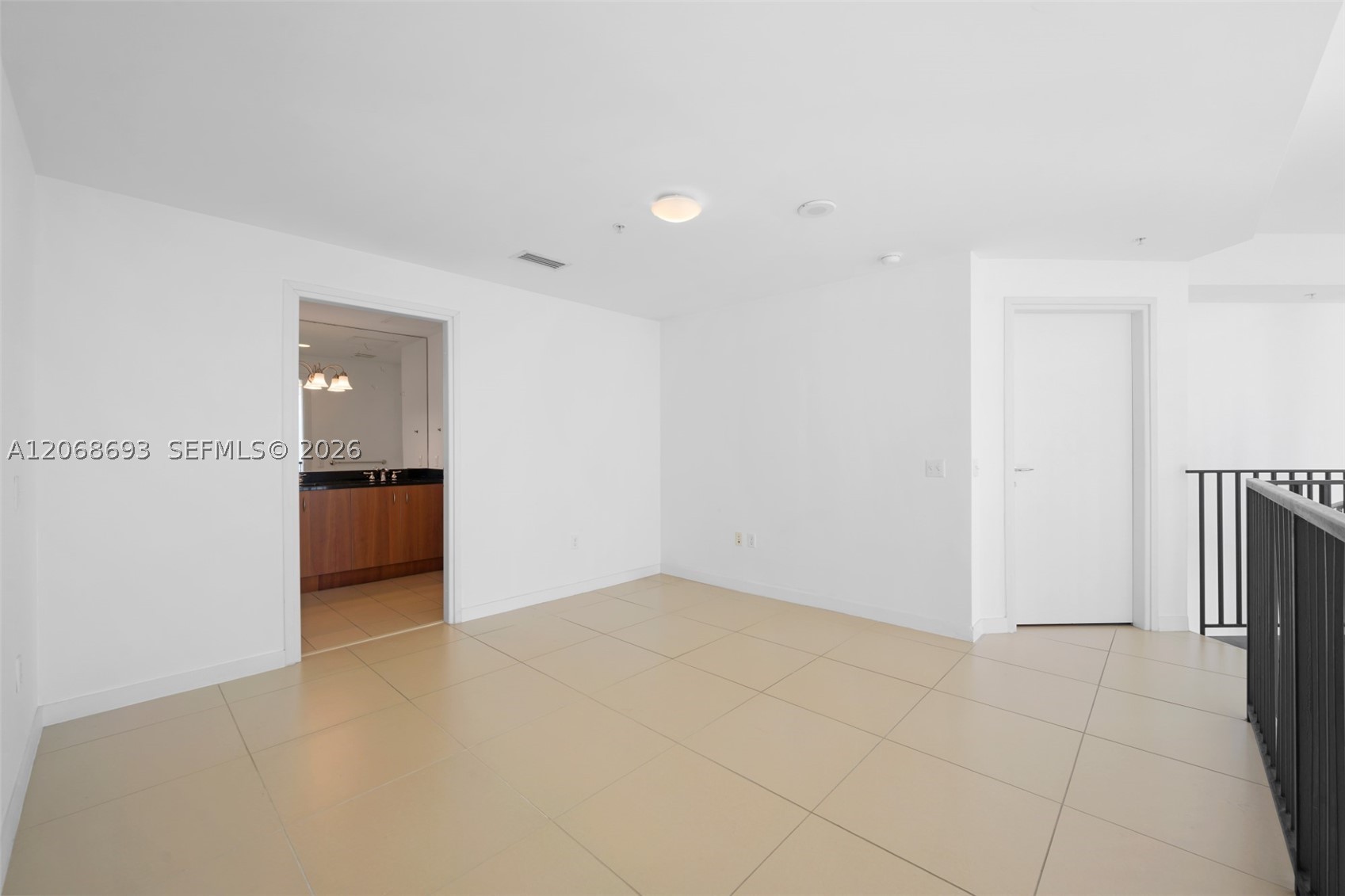 300 S Biscayne Blvd #L-1214, Miami FL 33131