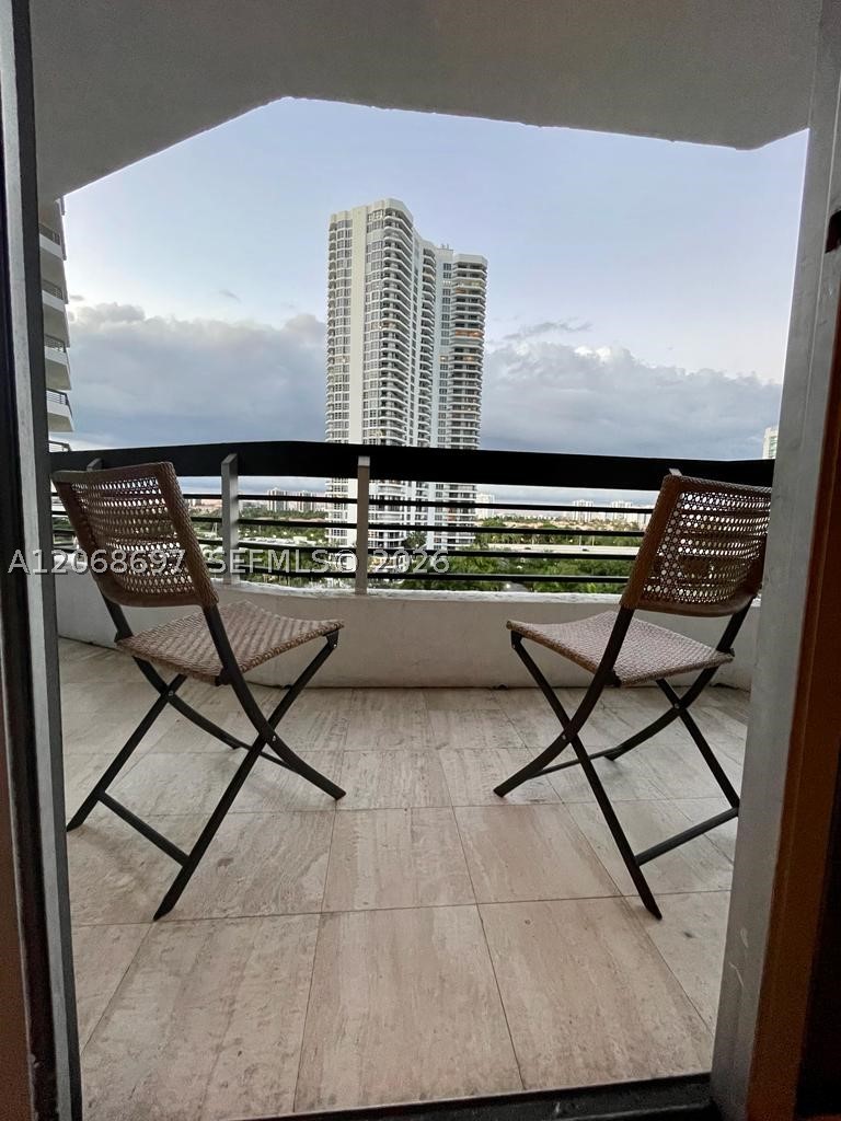 3600 Mystic Pointe dr #1010, Aventura FL 33180