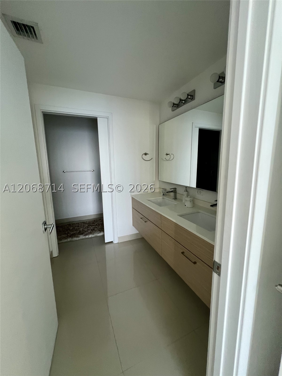 600 NE 27th St #1604, Miami FL 33137