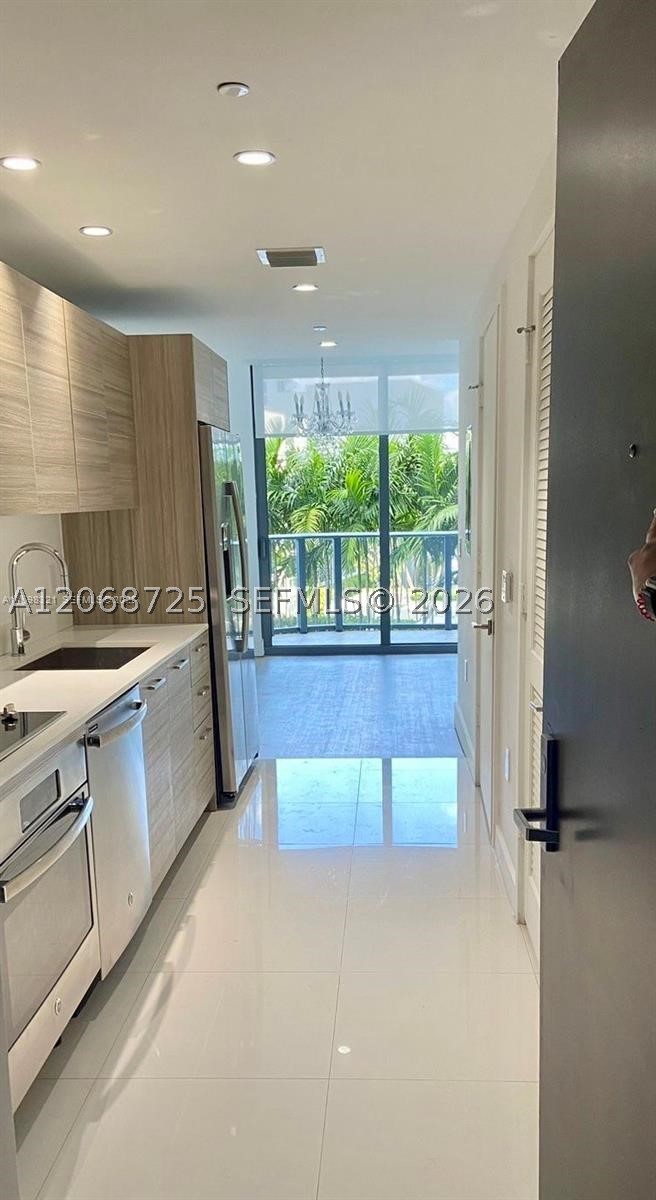 121 NE 34th St #915, Miami FL 33137