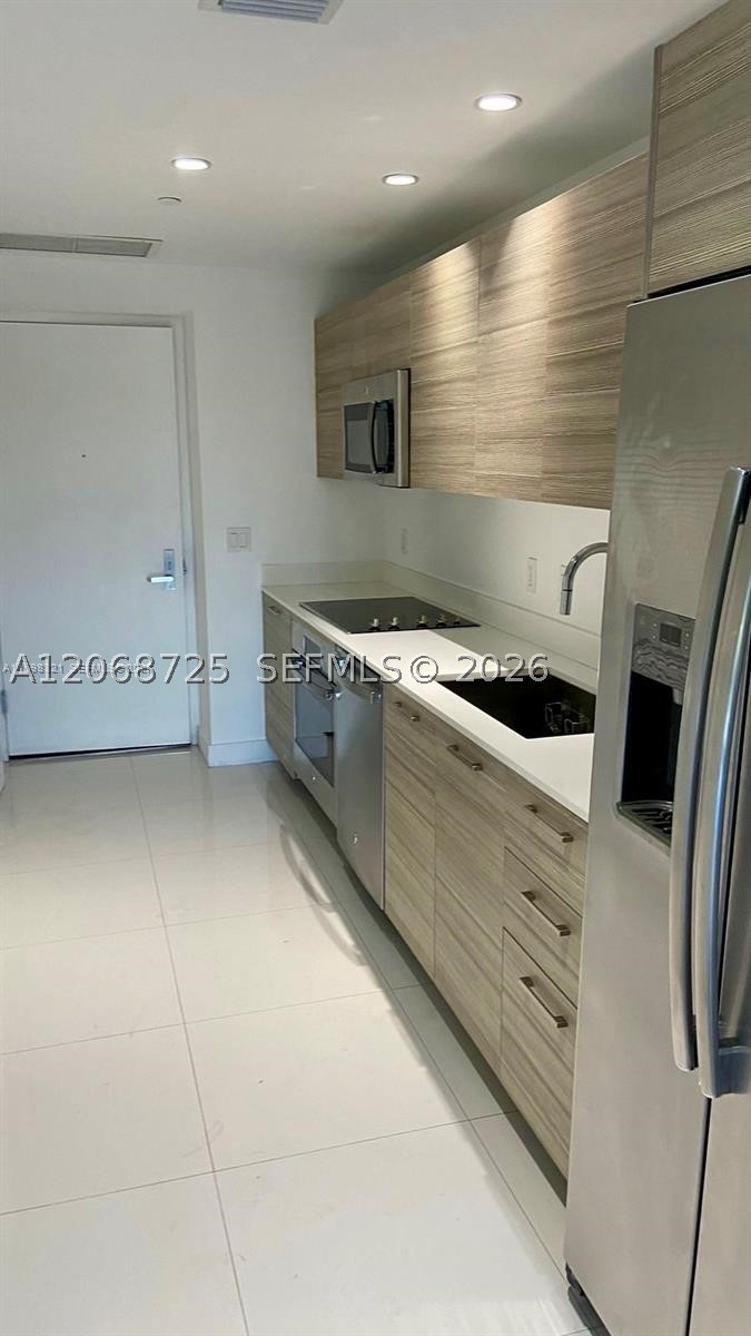 121 NE 34th St #915, Miami FL 33137