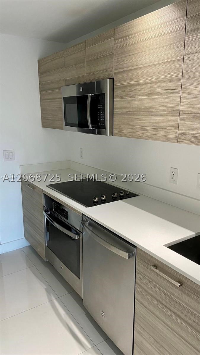121 NE 34th St #915, Miami FL 33137