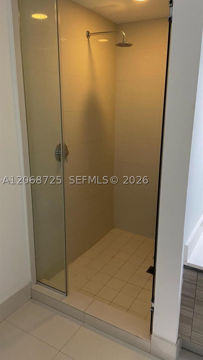 121 NE 34th St #915, Miami FL 33137
