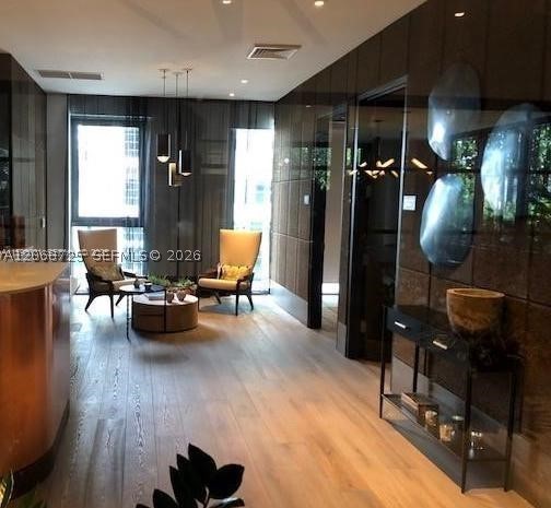 121 NE 34th St #915, Miami FL 33137