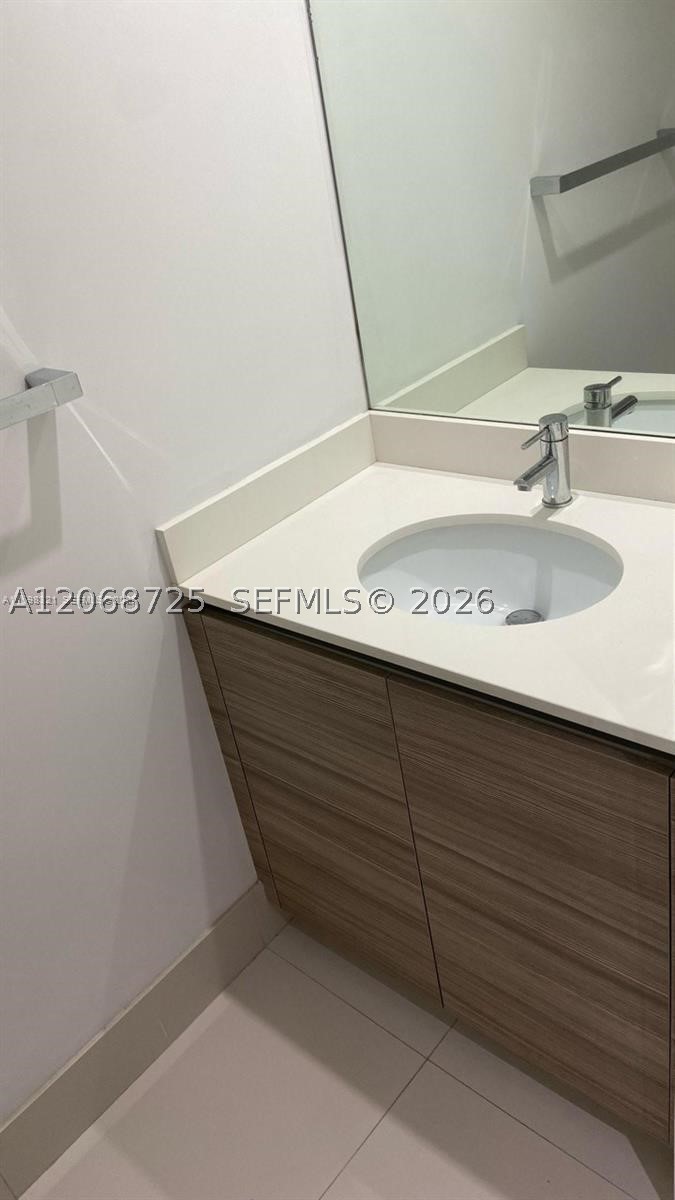121 NE 34th St #915, Miami FL 33137