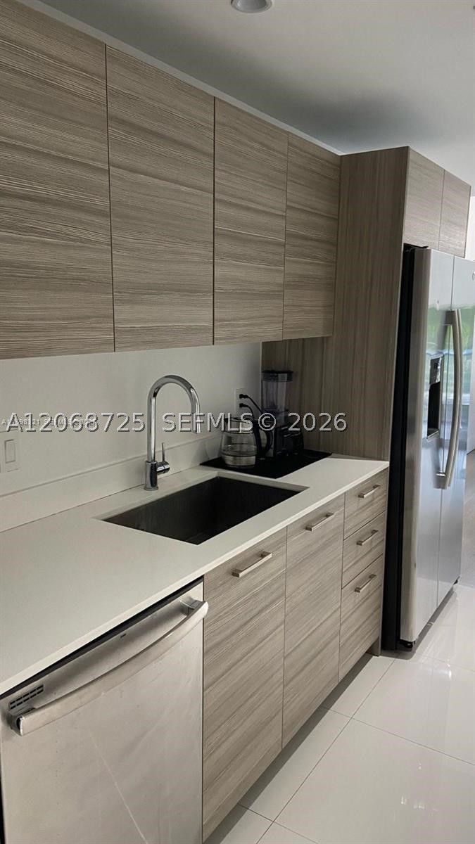 121 NE 34th St #915, Miami FL 33137
