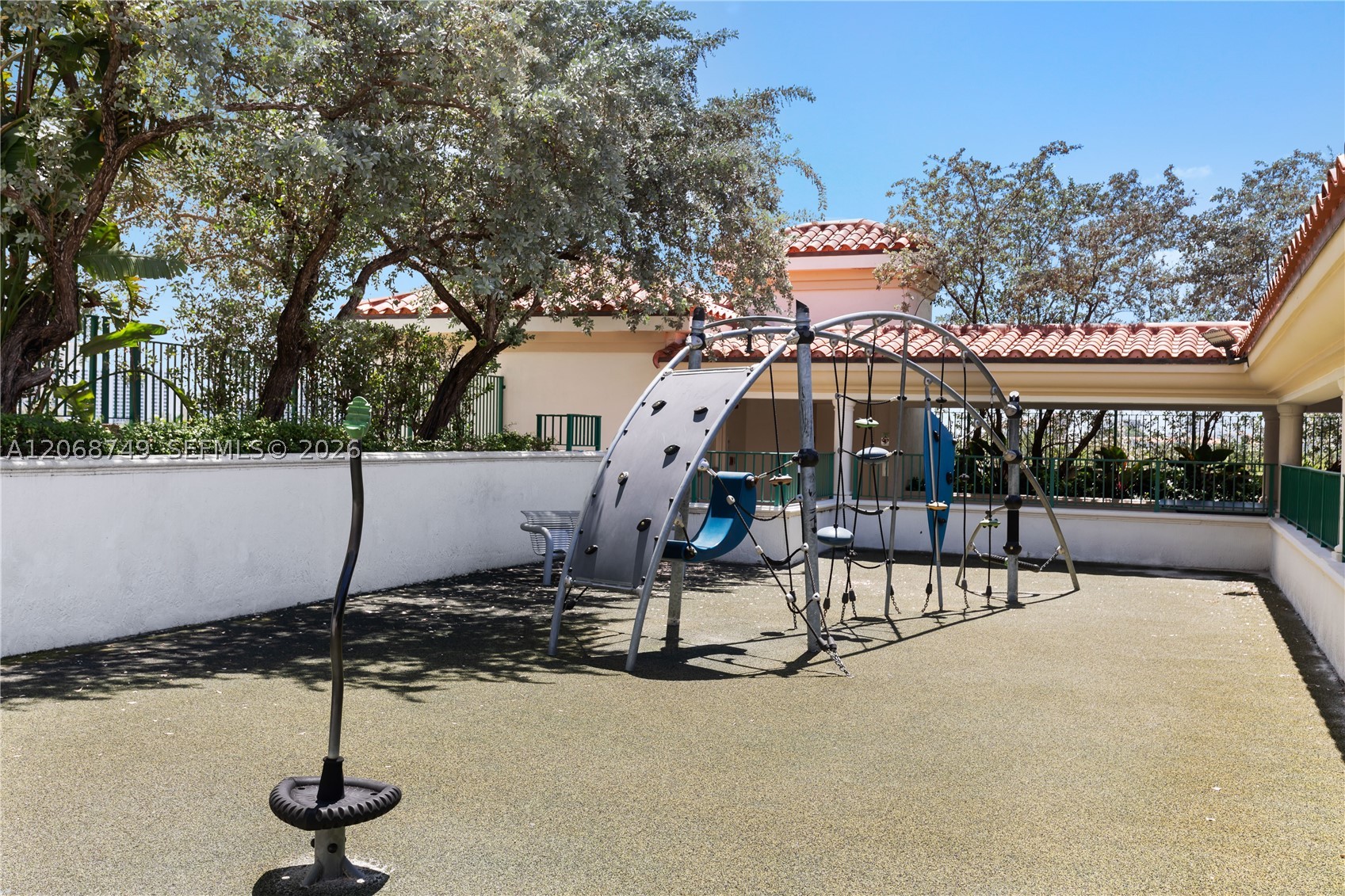 19900 E Country Club Dr #104, Aventura FL 33180