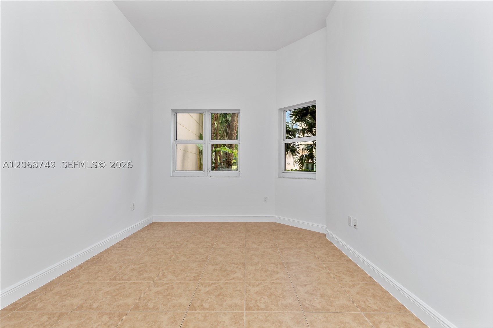 19900 E Country Club Dr #104, Aventura FL 33180