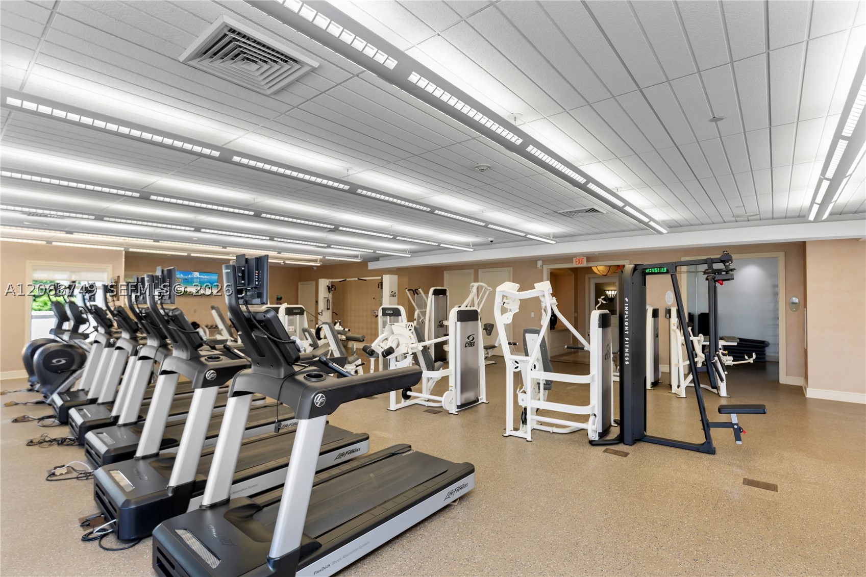 19900 E Country Club Dr #104, Aventura FL 33180