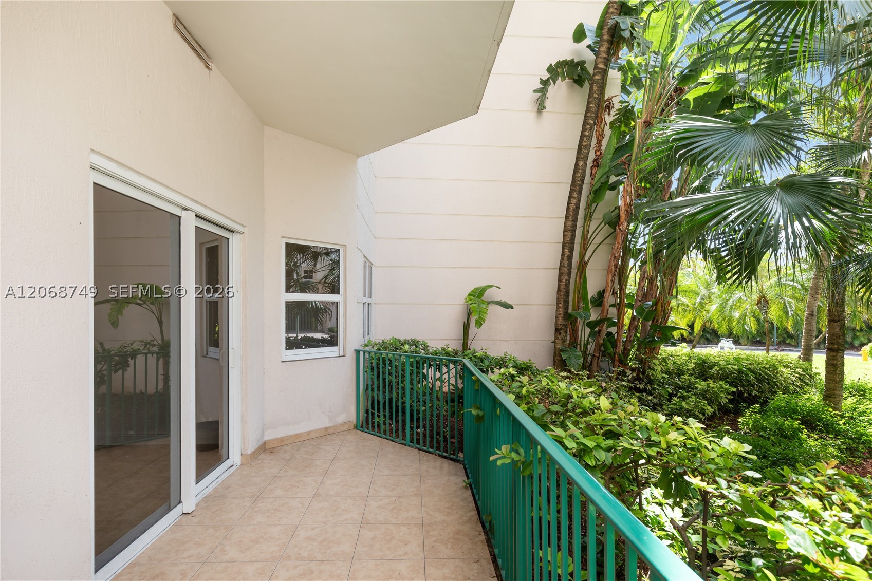 19900 E Country Club Dr #104, Aventura FL 33180