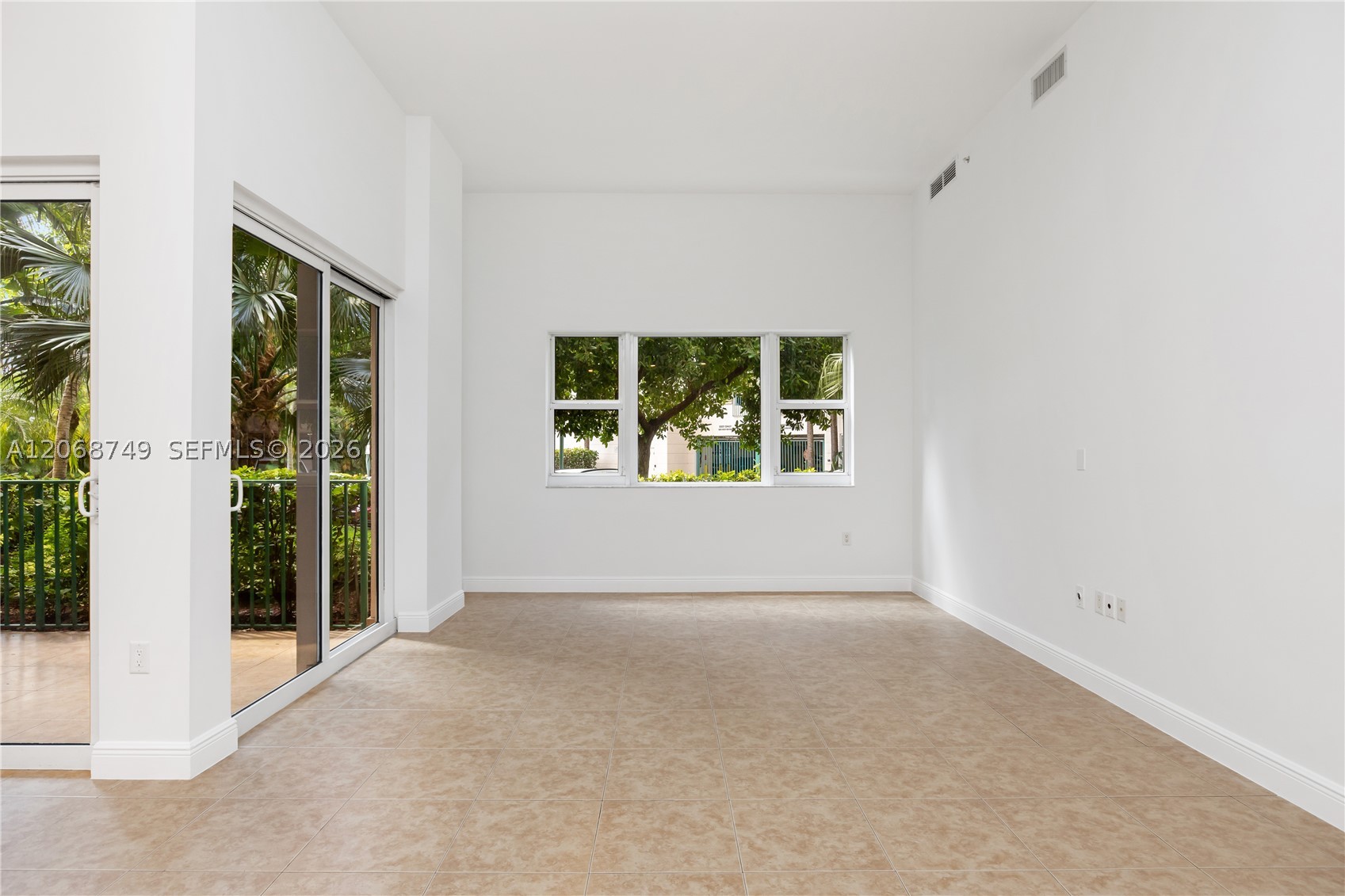 19900 E Country Club Dr #104, Aventura FL 33180