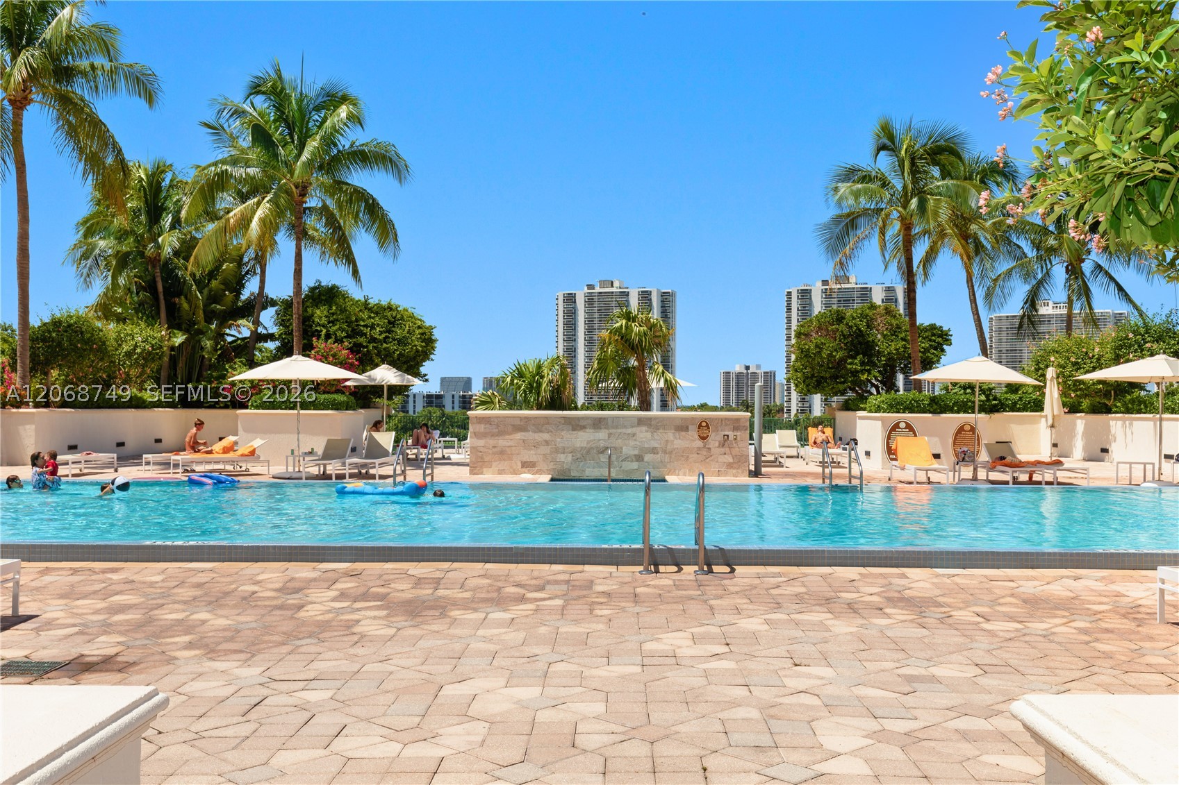 19900 E Country Club Dr #104, Aventura FL 33180