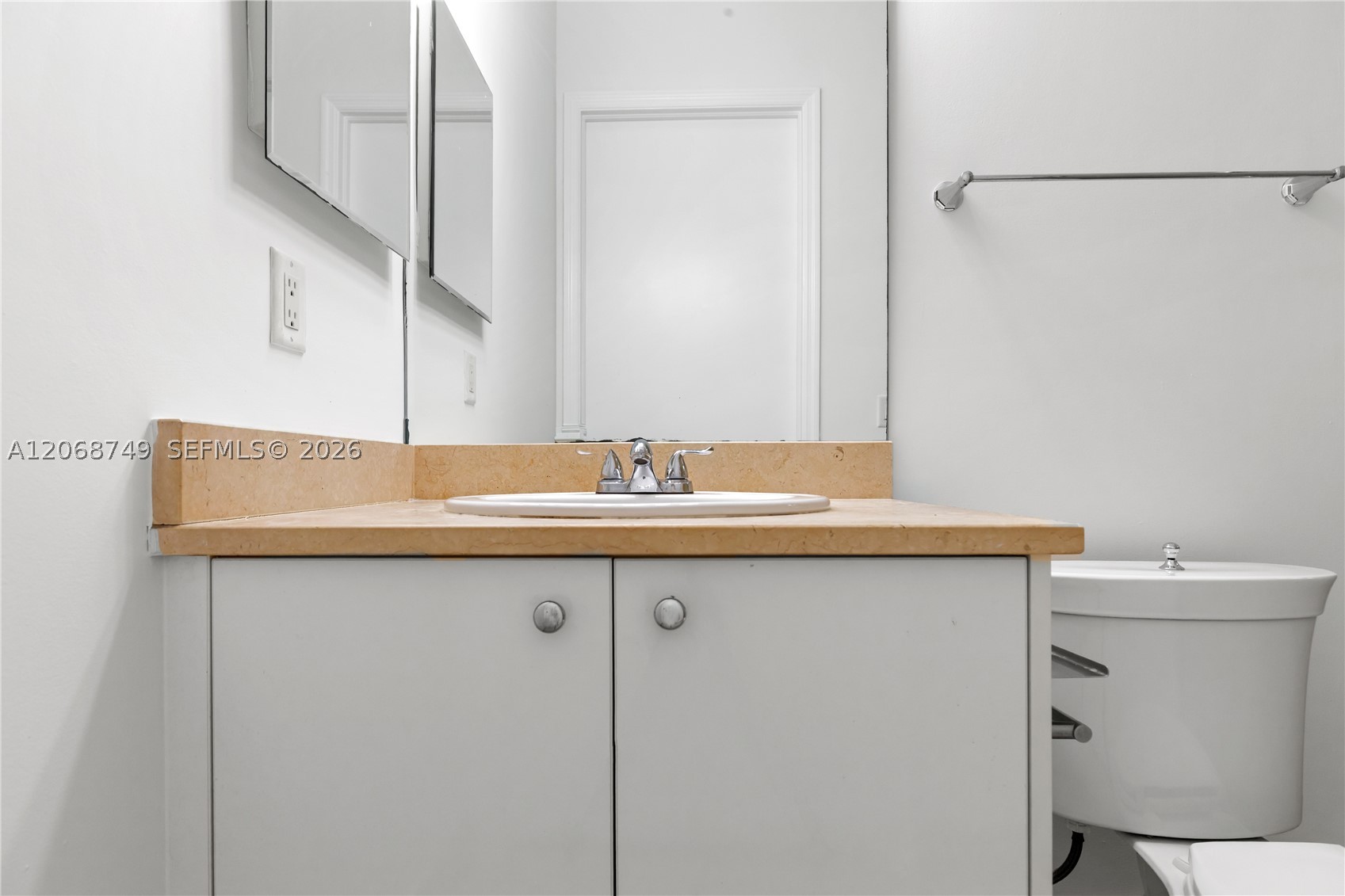 19900 E Country Club Dr #104, Aventura FL 33180
