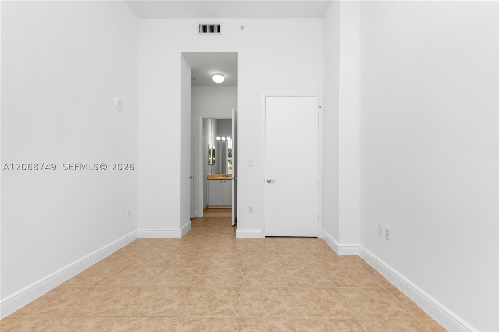 19900 E Country Club Dr #104, Aventura FL 33180