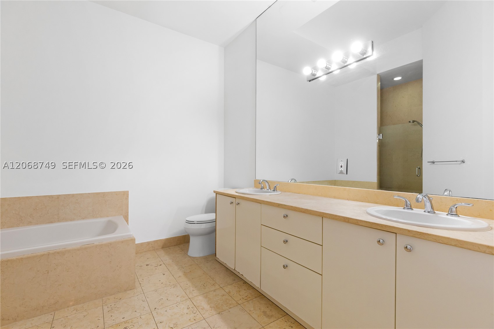19900 E Country Club Dr #104, Aventura FL 33180