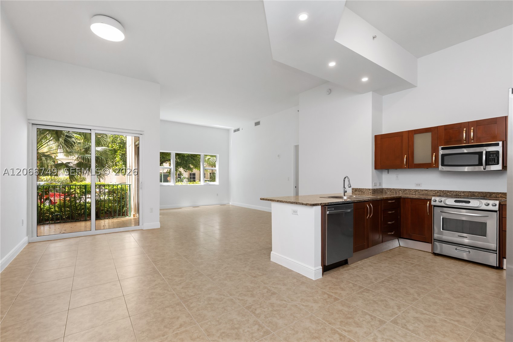 19900 E Country Club Dr #104, Aventura FL 33180