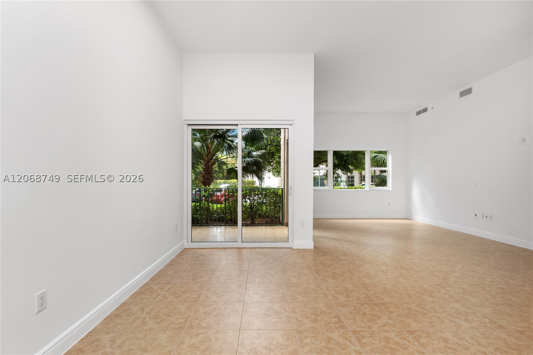 19900 E Country Club Dr #104, Aventura FL 33180
