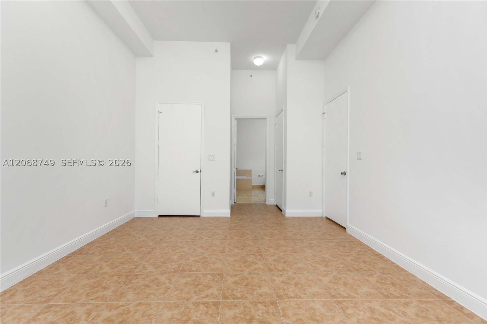 19900 E Country Club Dr #104, Aventura FL 33180