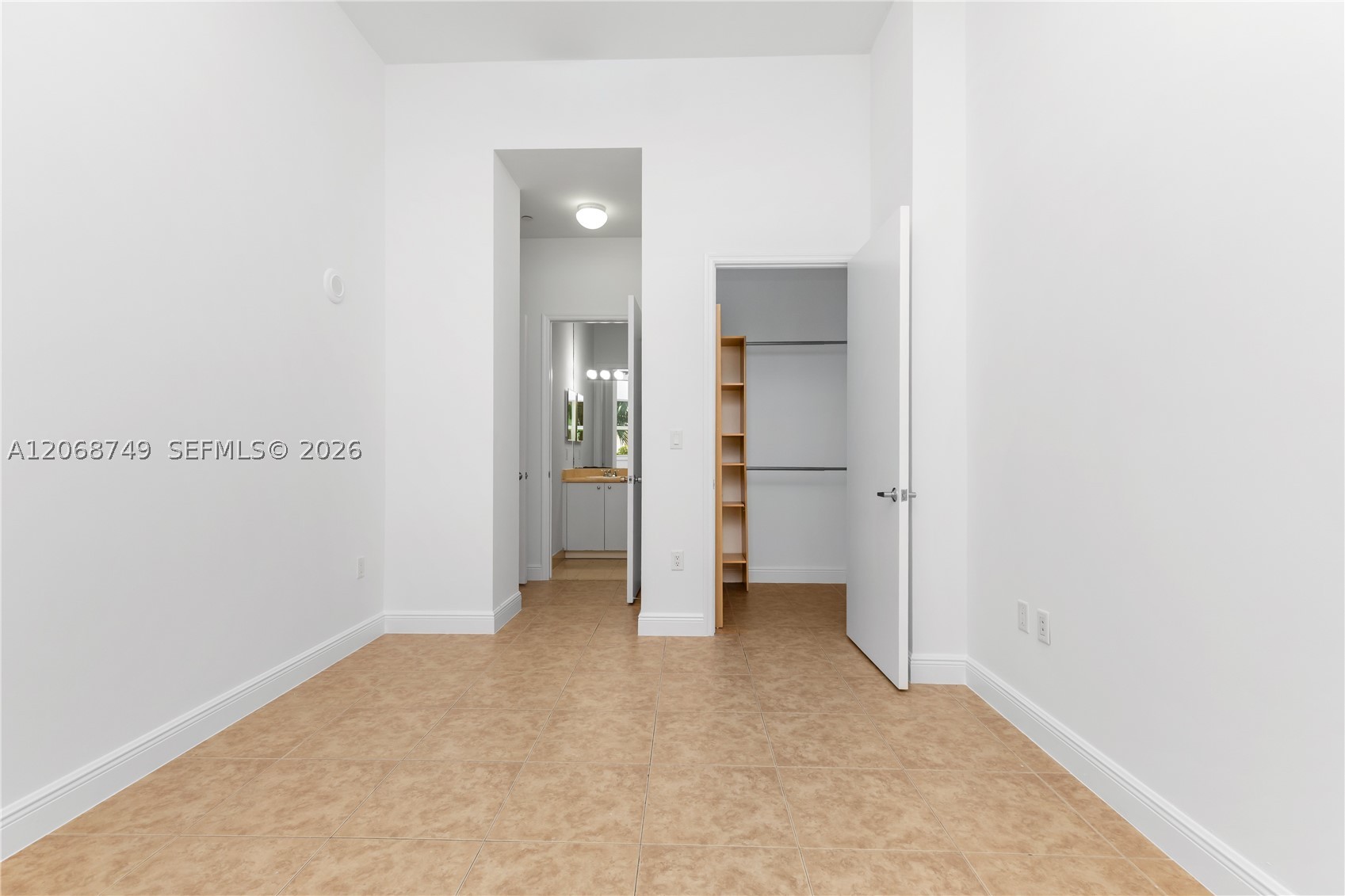 19900 E Country Club Dr #104, Aventura FL 33180
