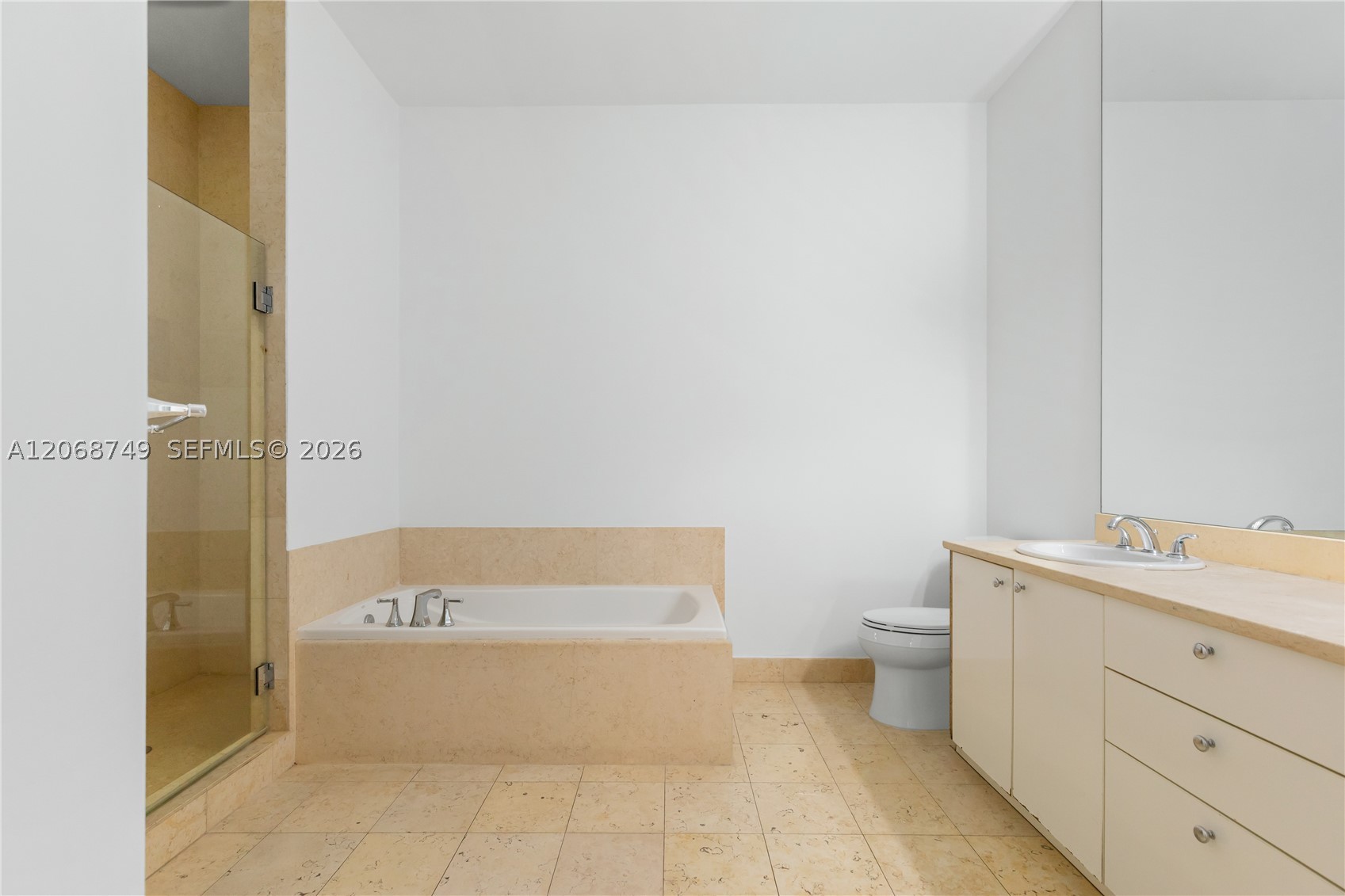 19900 E Country Club Dr #104, Aventura FL 33180