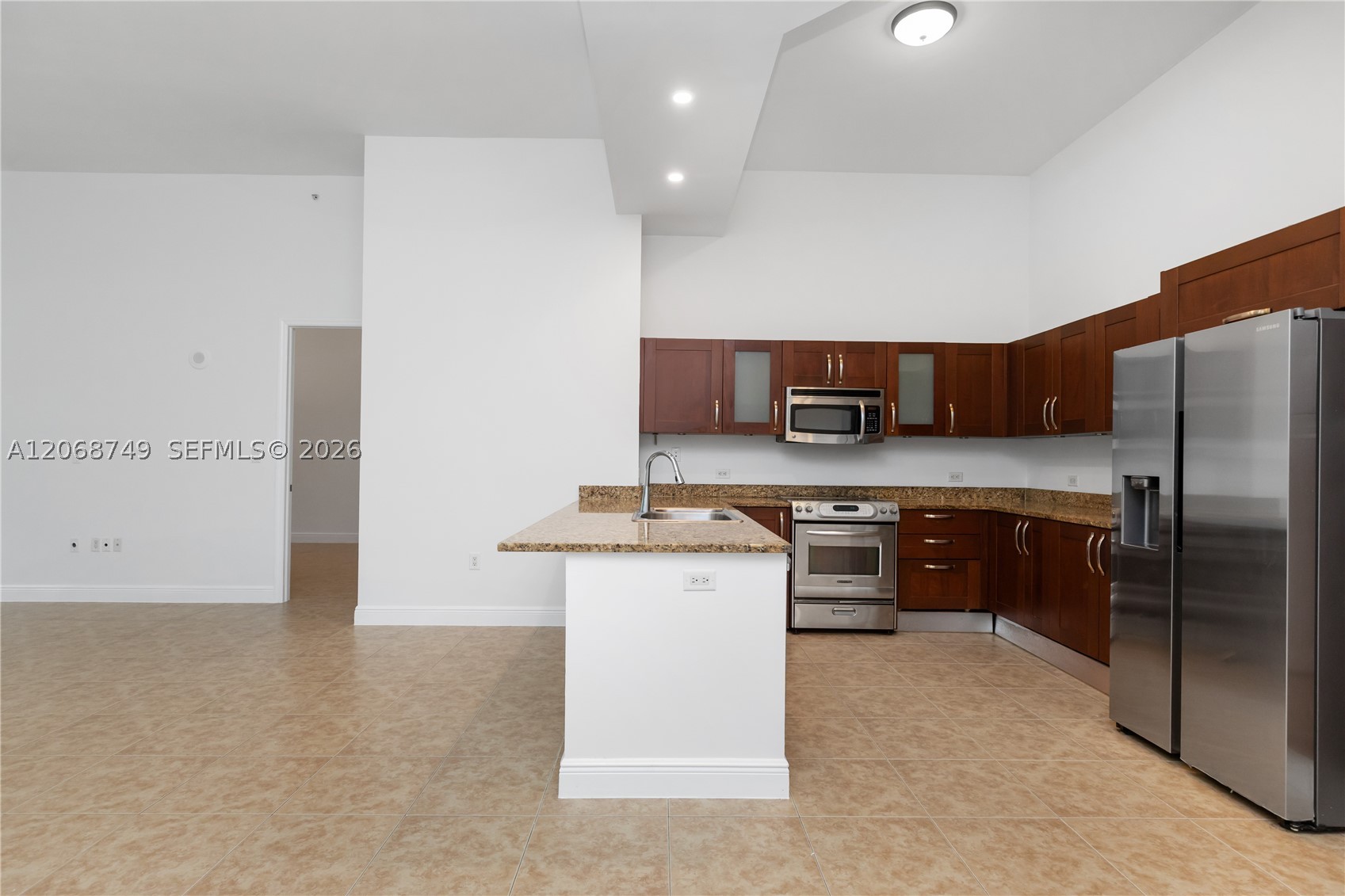 19900 E Country Club Dr #104, Aventura FL 33180
