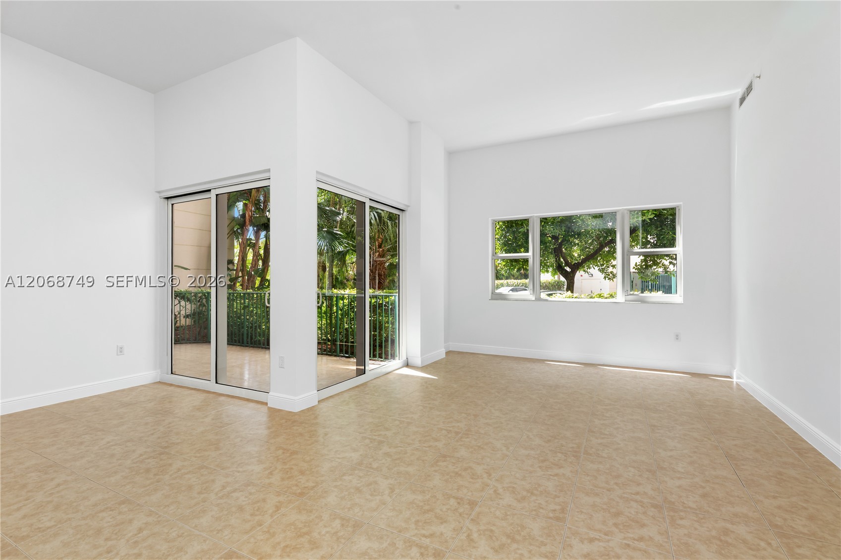 19900 E Country Club Dr #104, Aventura FL 33180