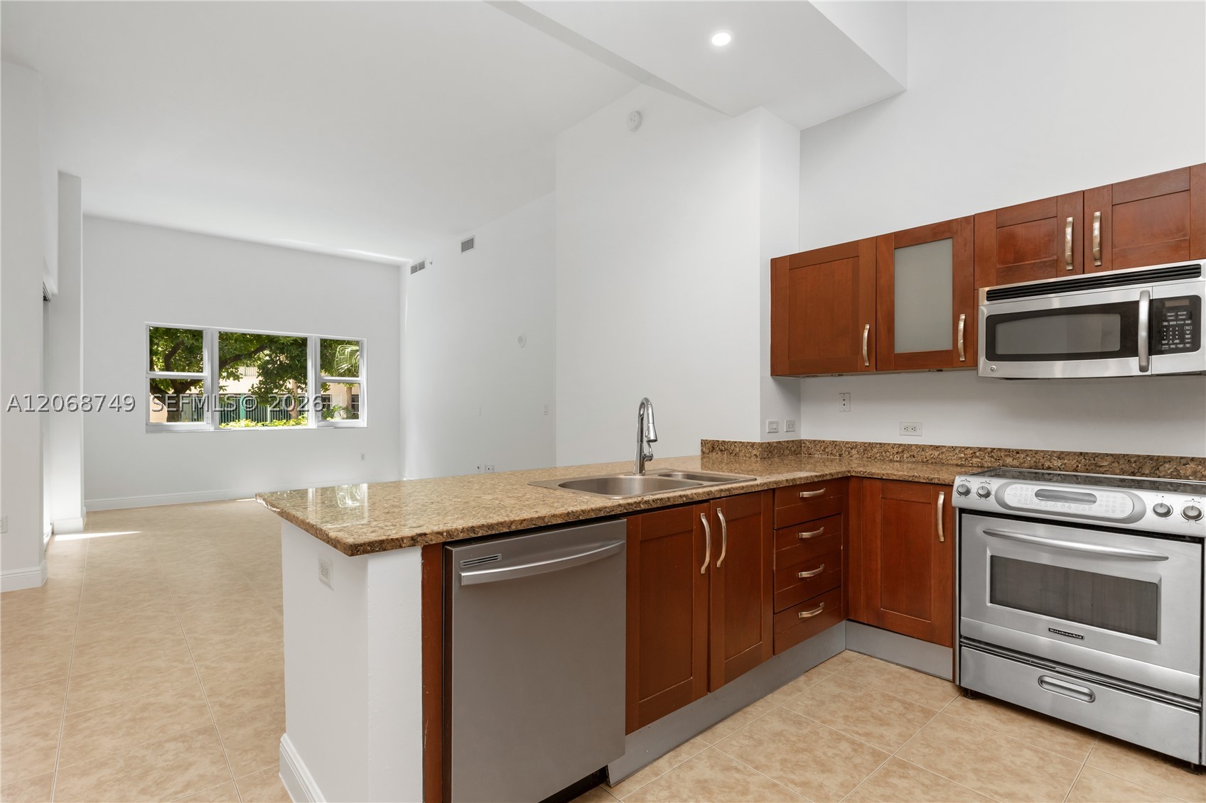 19900 E Country Club Dr #104, Aventura FL 33180