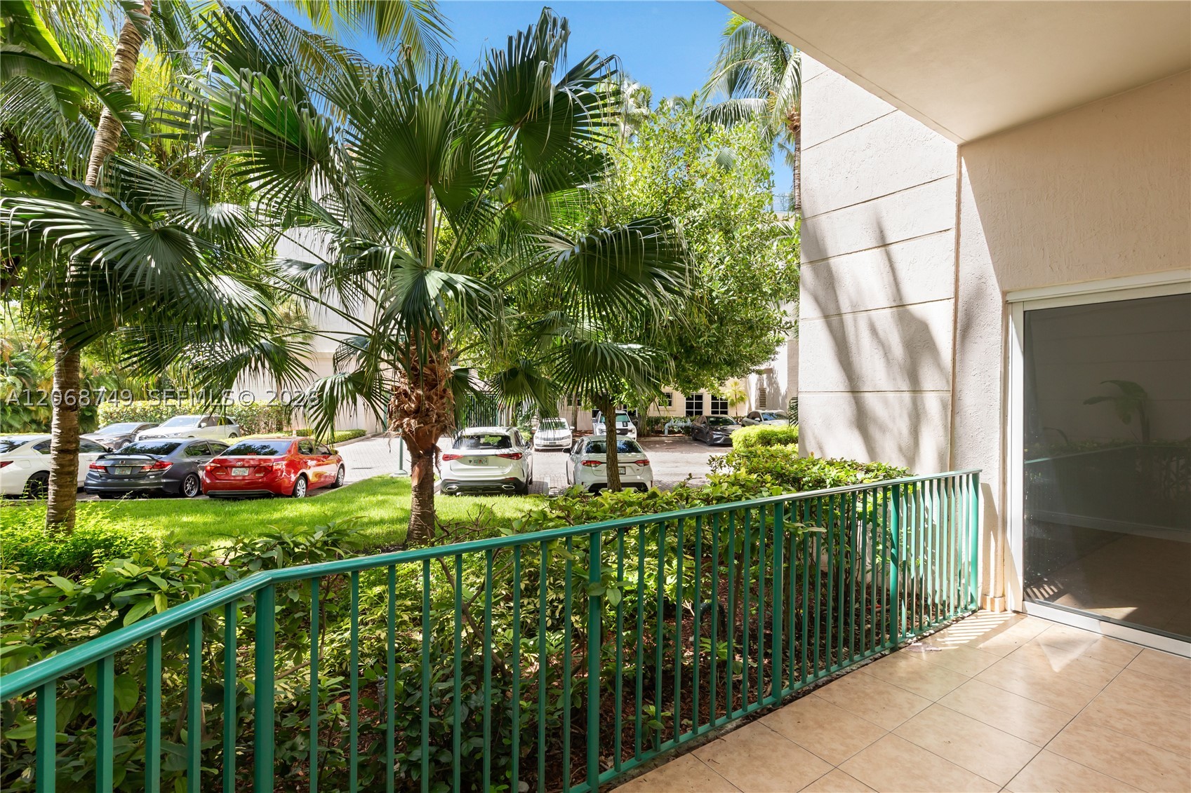 19900 E Country Club Dr #104, Aventura FL 33180