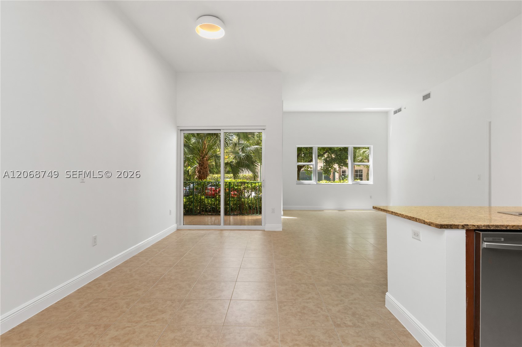 19900 E Country Club Dr #104, Aventura FL 33180