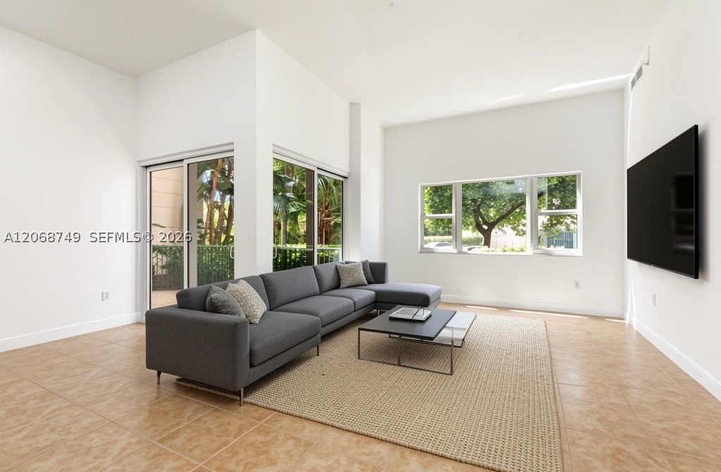 19900 E Country Club Dr #104, Aventura FL 33180