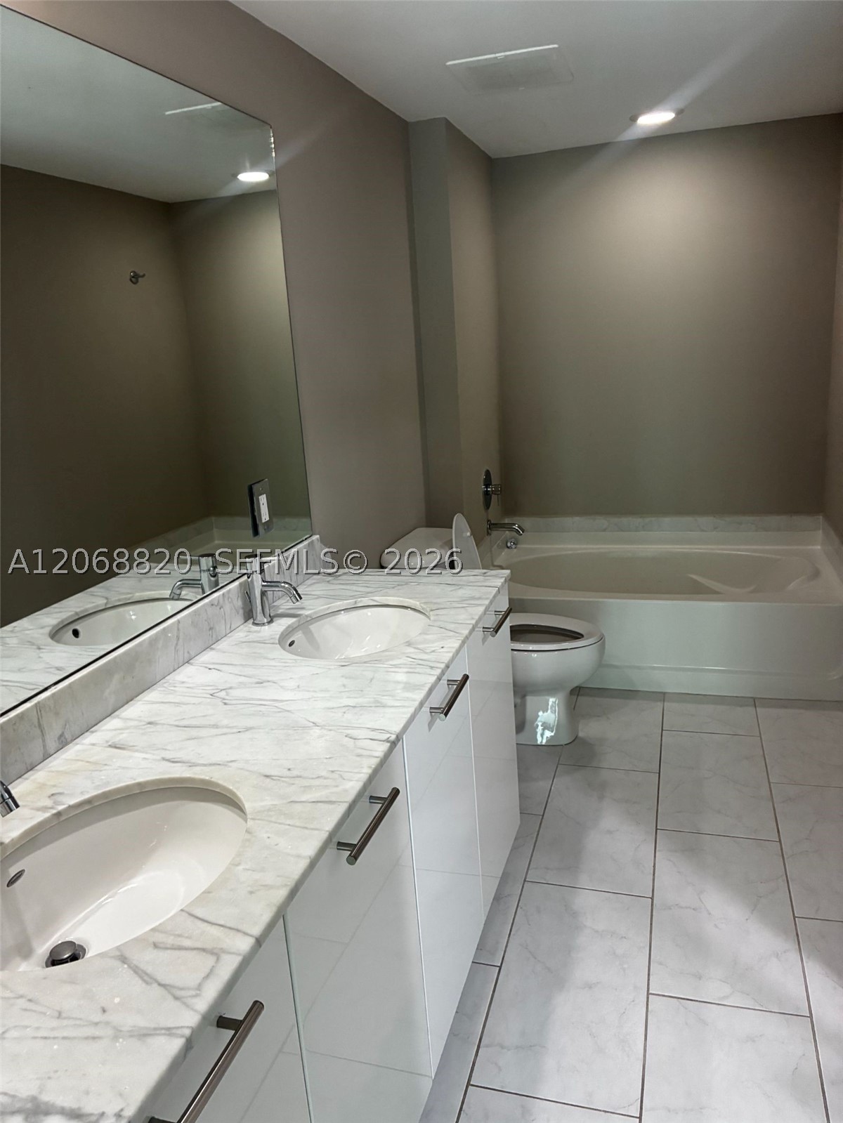 951 Brickell Ave #1106, Miami FL 33131