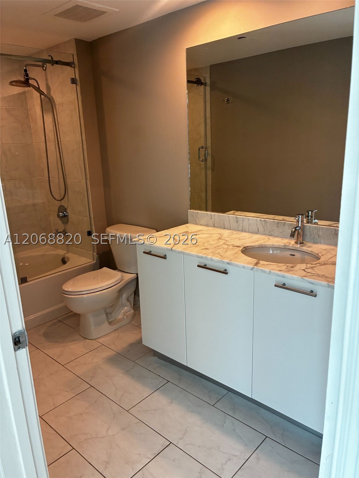 951 Brickell Ave #1106, Miami FL 33131