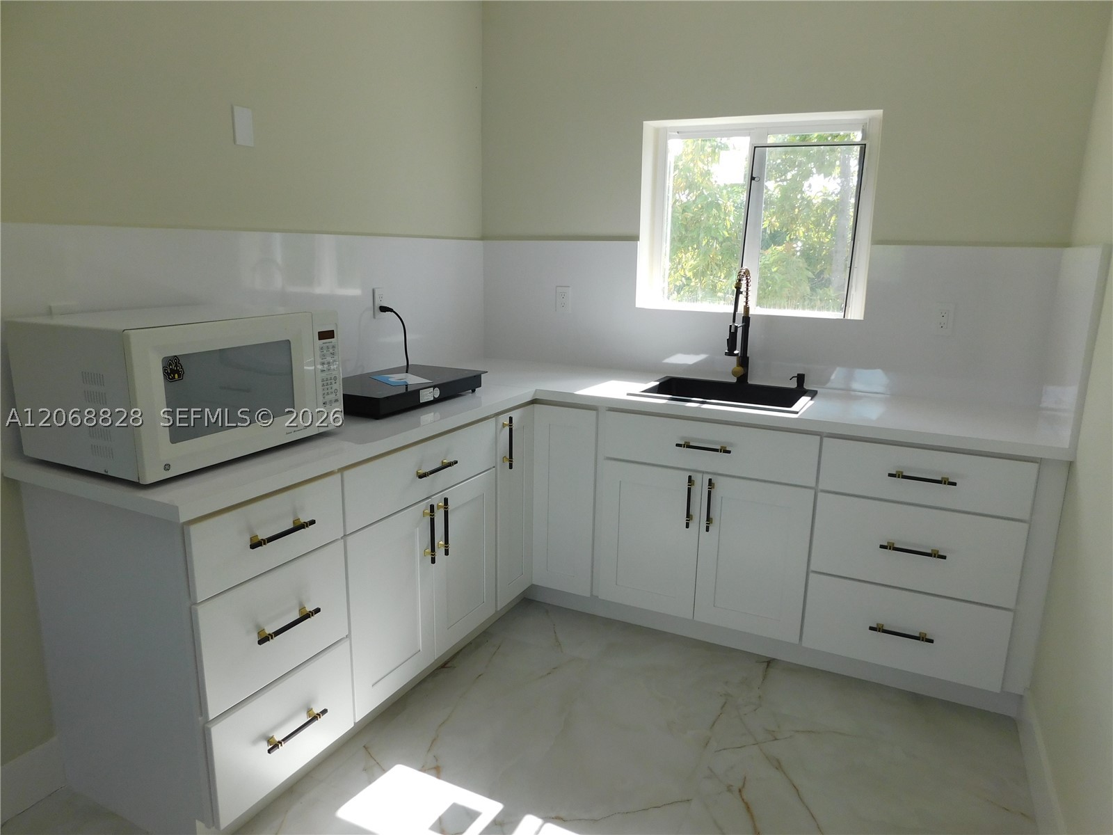 1851 NW 32nd Ave #B31, Miami FL 33125