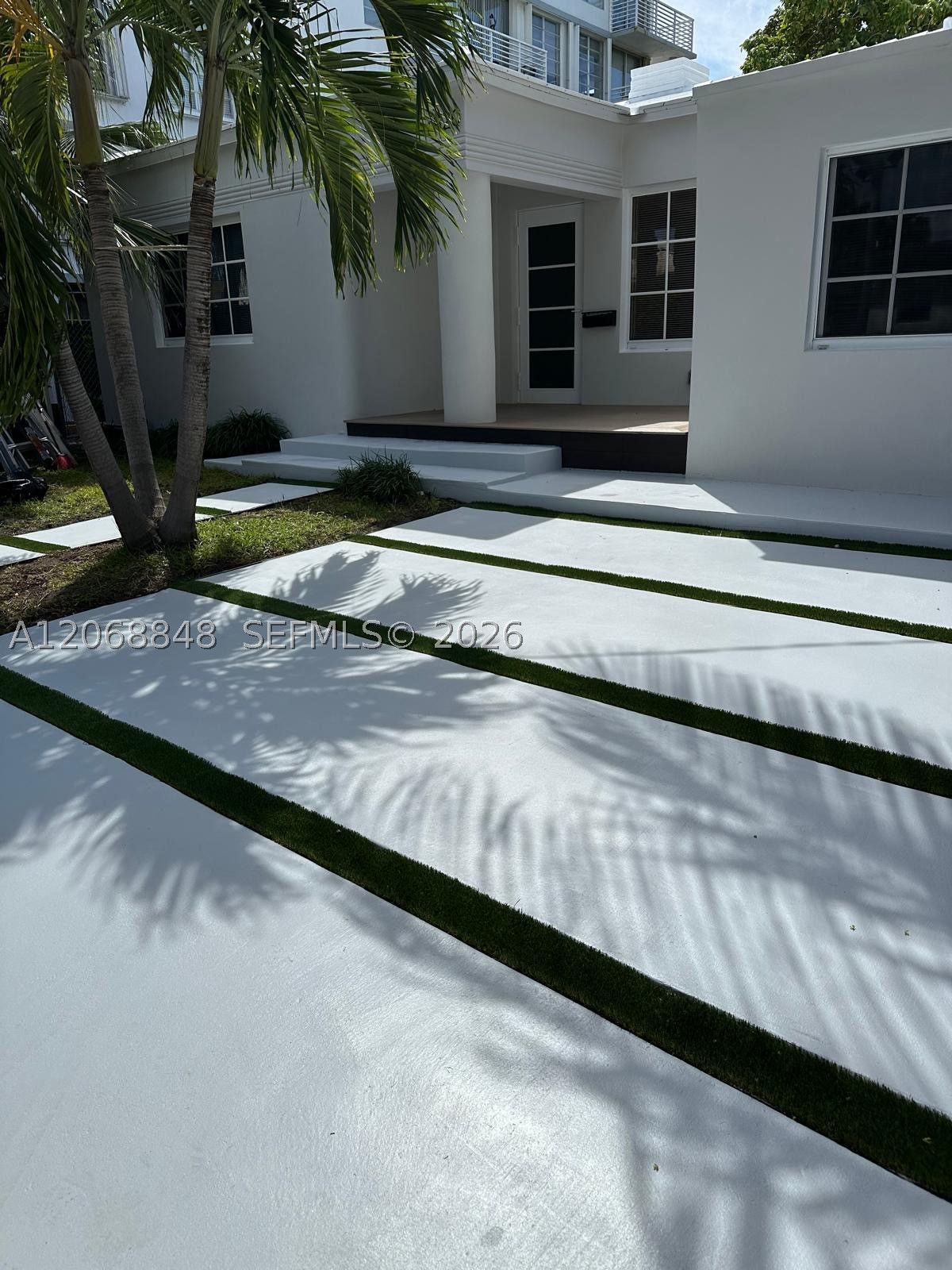 7820 Carlyle Ave, Miami Beach FL 33141