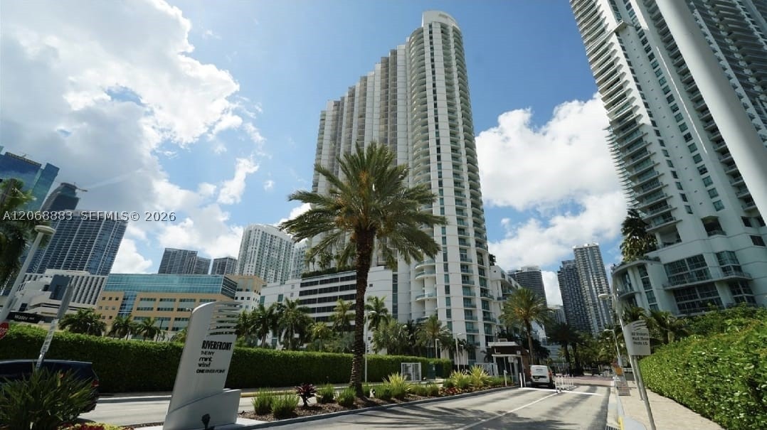 350 S Miami Ave #3213, Miami FL 33130