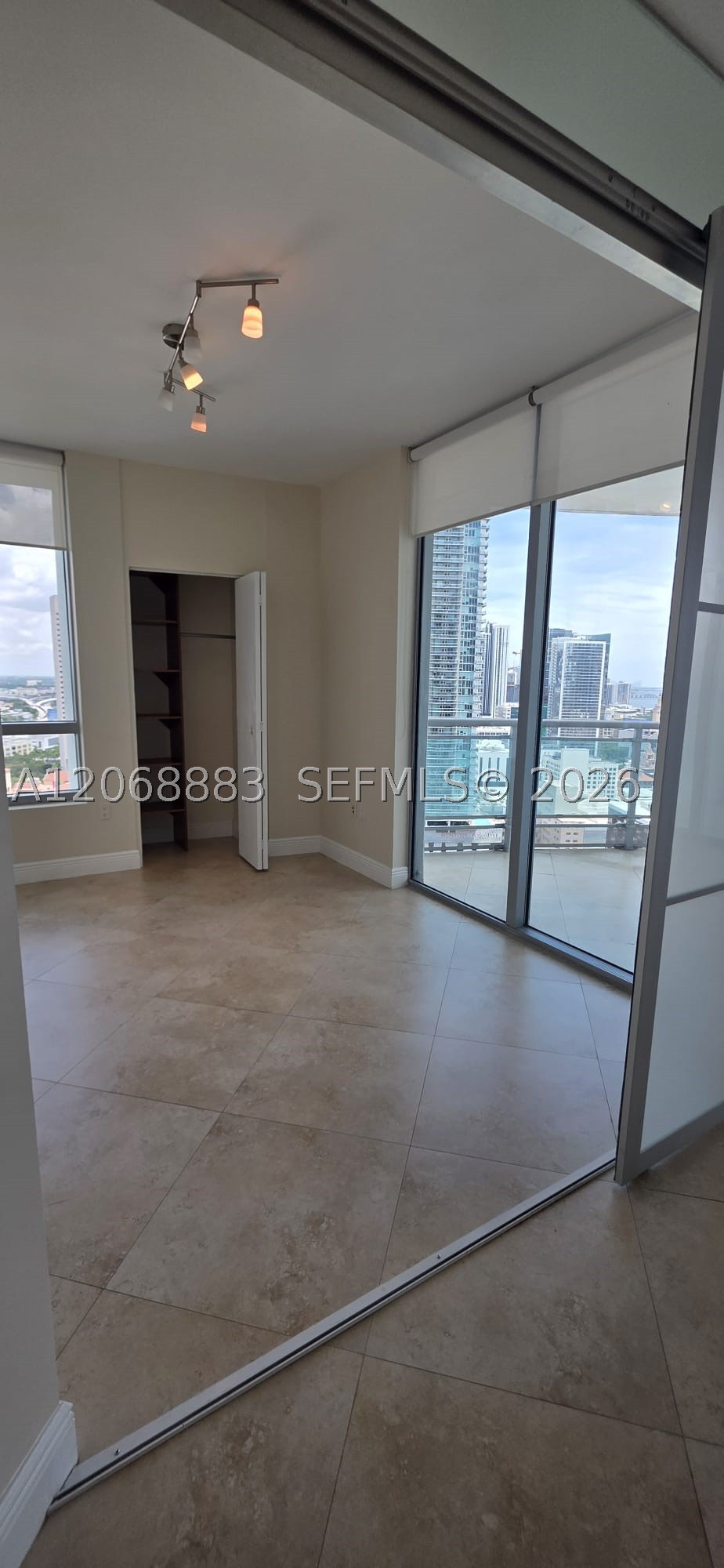 350 S Miami Ave #3213, Miami FL 33130