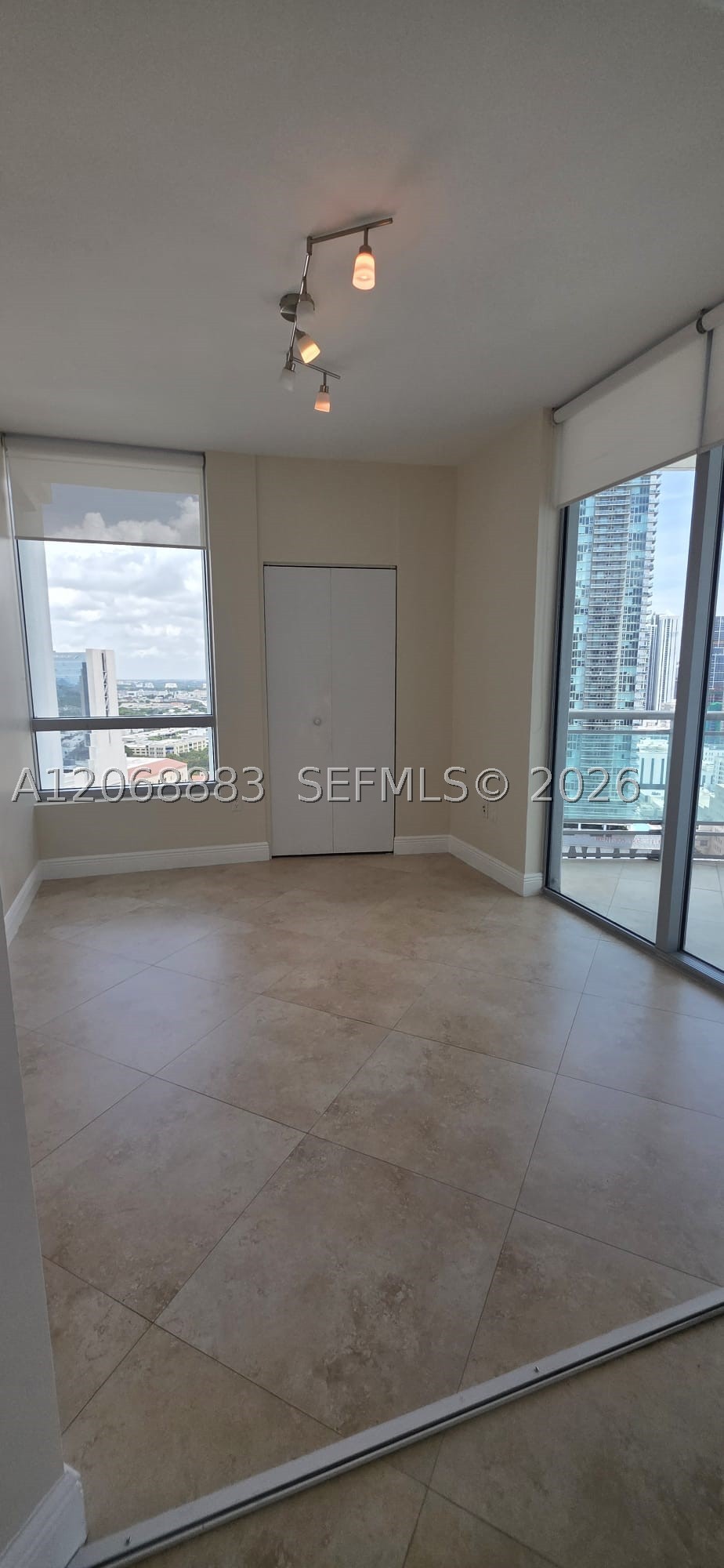 350 S Miami Ave #3213, Miami FL 33130