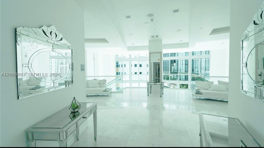 350 S Miami Ave #3213, Miami FL 33130