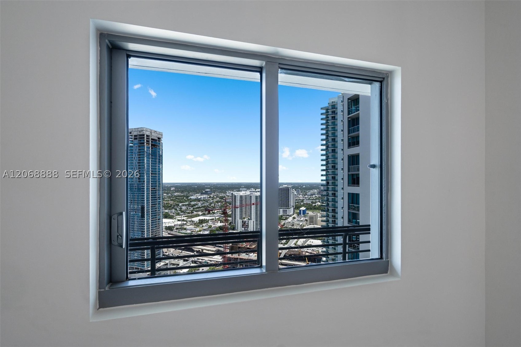 888 Biscayne Blvd #4804, Miami FL 33132