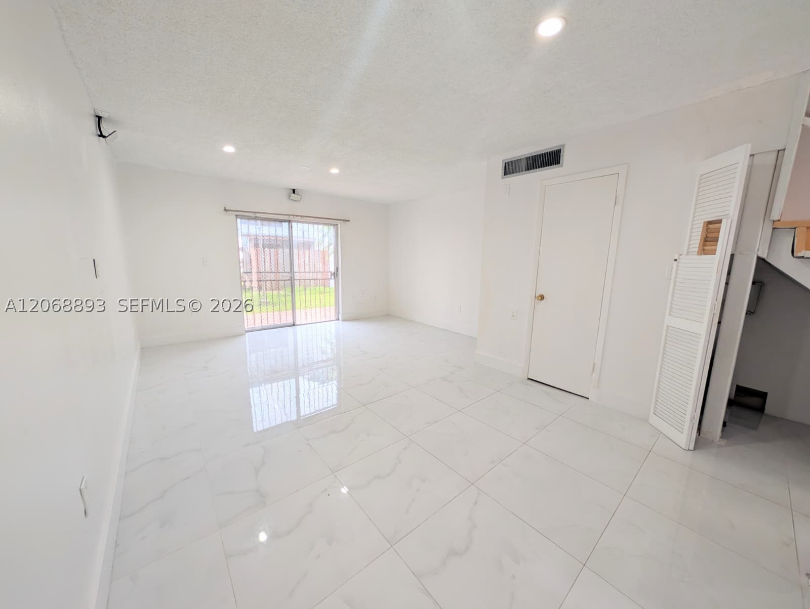 21 SW 109th Ave #B5, Sweetwater FL 33174