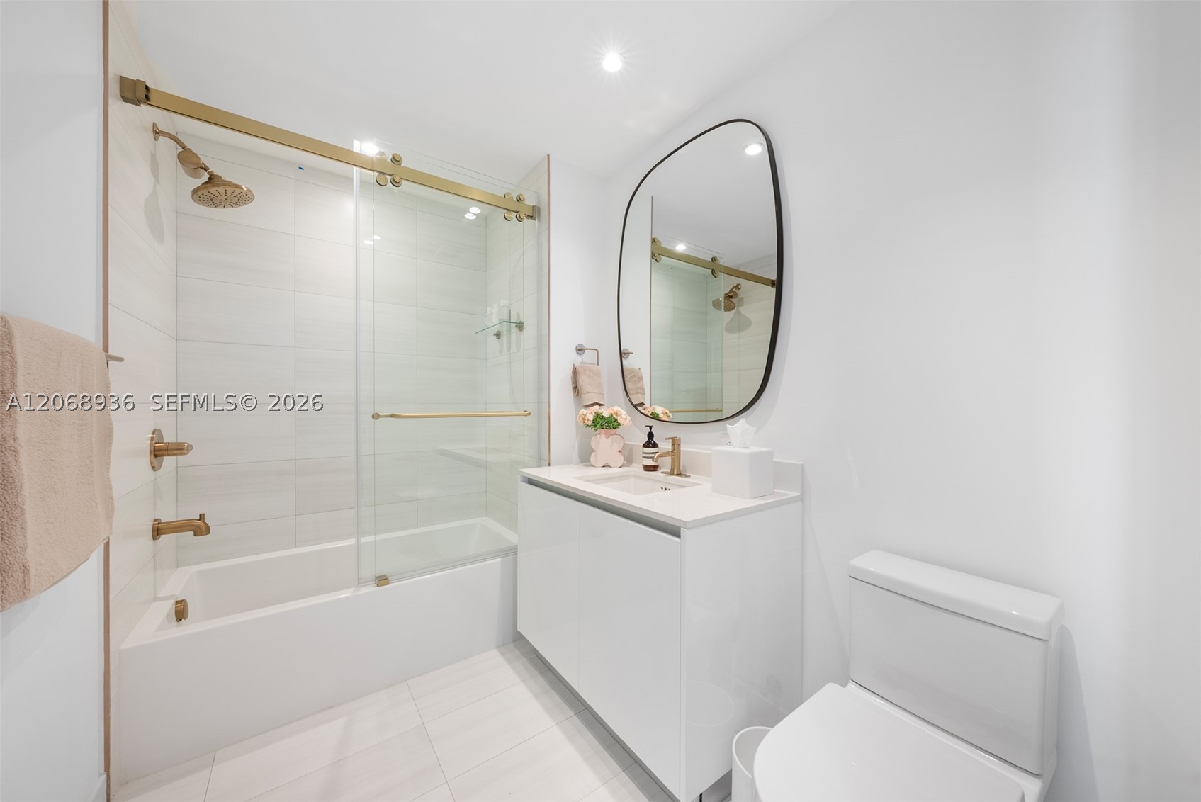 2678 Tigertail Ave #1806, Miami FL 33133