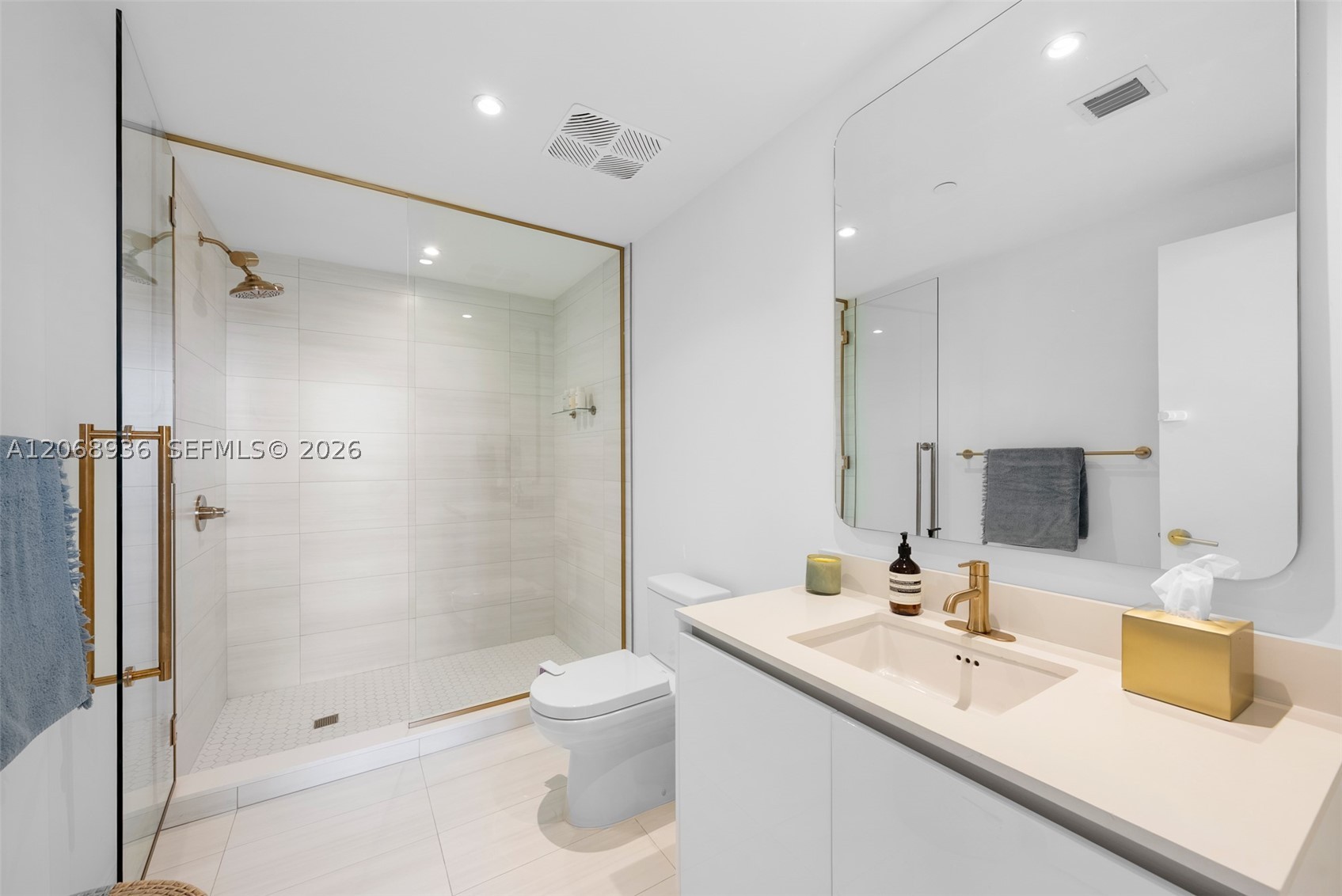2678 Tigertail Ave #1806, Miami FL 33133