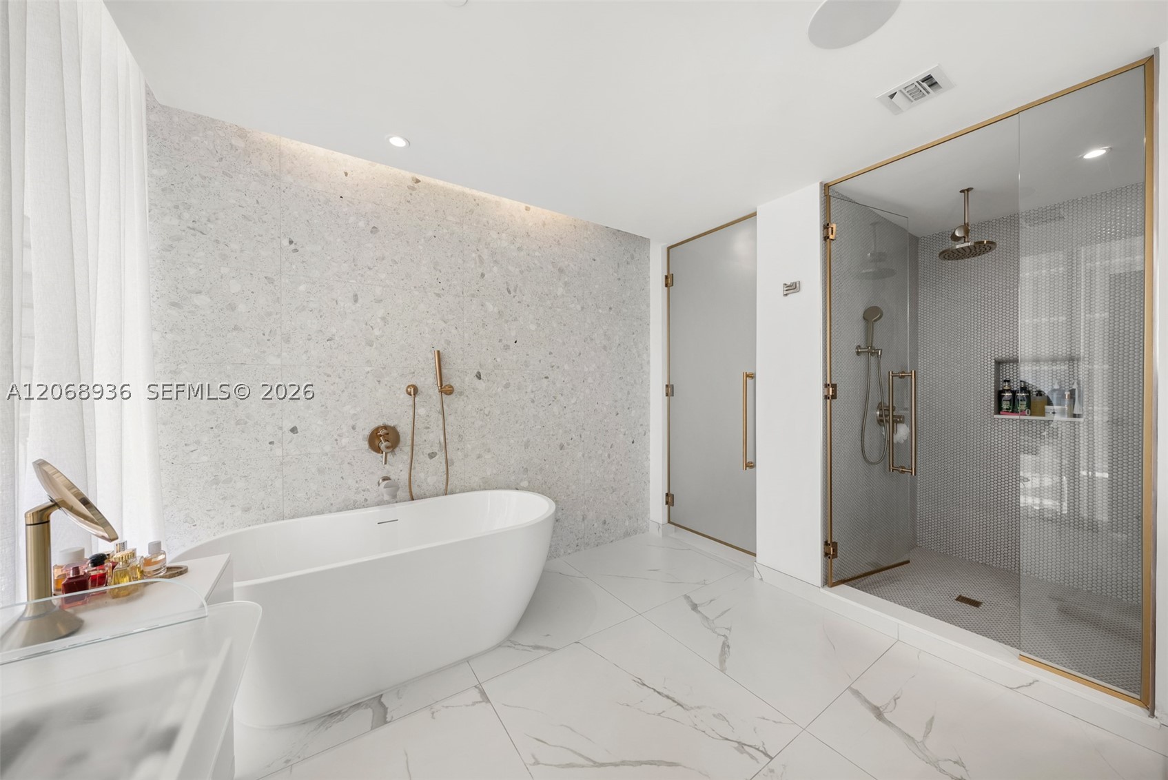 2678 Tigertail Ave #1806, Miami FL 33133