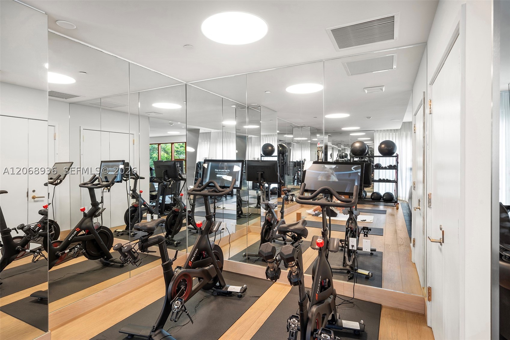 2678 Tigertail Ave #1806, Miami FL 33133