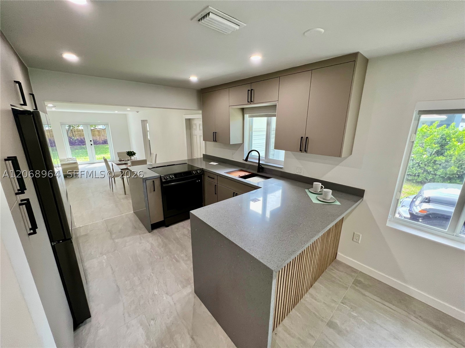 850 NE 127th St, North Miami FL 33161